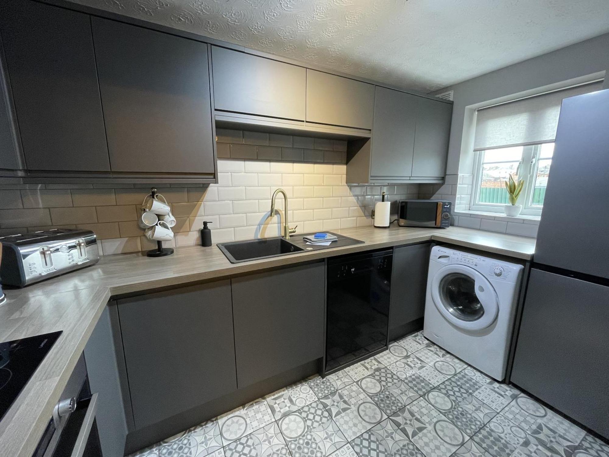 No24 - 2-Bed Boutique Apartment - Hosted By Hutch Lifestyle Leamington Spa Exterior photo
